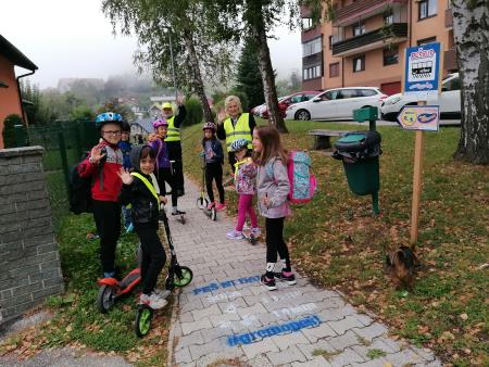 Slika 10 Pešbus Robindvor v spremstvu županje 22092021